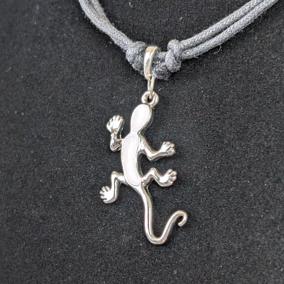 (2/$20) Casual Enamel Lizard Pendant Necklace - Picture 2 of 5